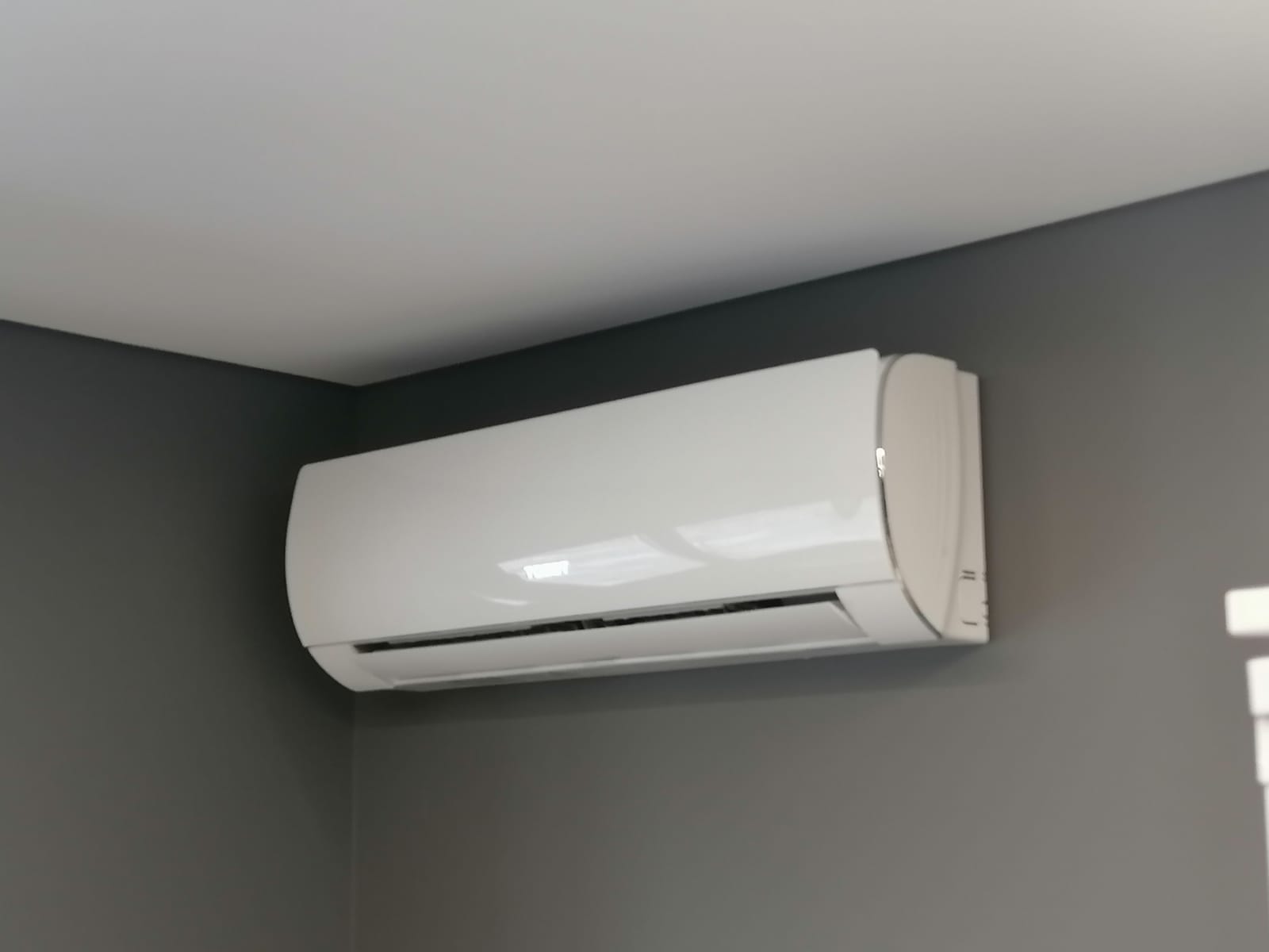 монтаж 2 ой этап Кондиционер TOSOT T09H-SLyR2/I/T09H-SLyR2/O серии Lyra Inverter